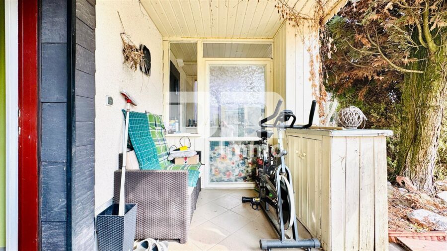 Gepflegtes Raumwunder in idyllischer Lage - Modernisiertes Einfamilienhaus Garagen / Garten - Freisitz überdacht